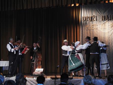 Prireditev Druži naju ples in petje z mednarodno udeležbo 24